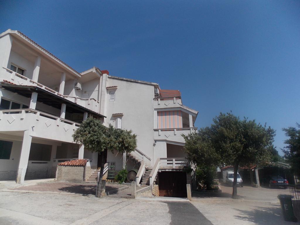 Apartmani Emilio Новаля Екстериор снимка