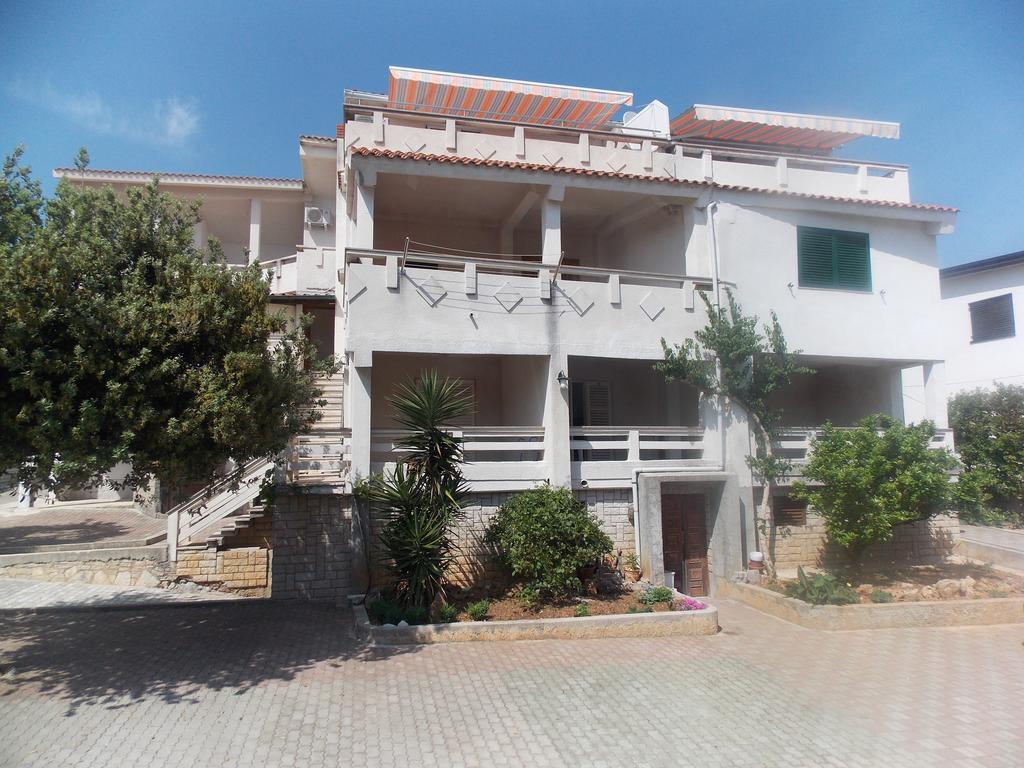 Apartmani Emilio Новаля Екстериор снимка