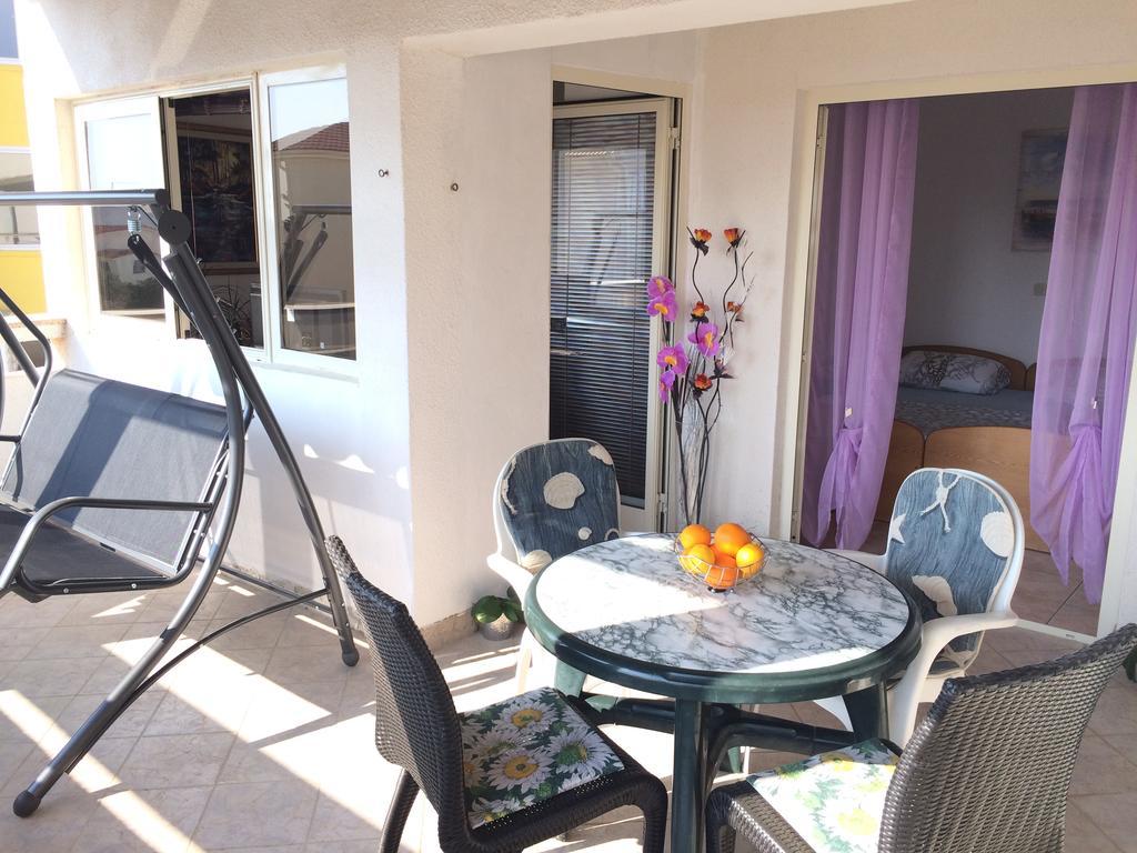 Apartmani Emilio Новаля Екстериор снимка