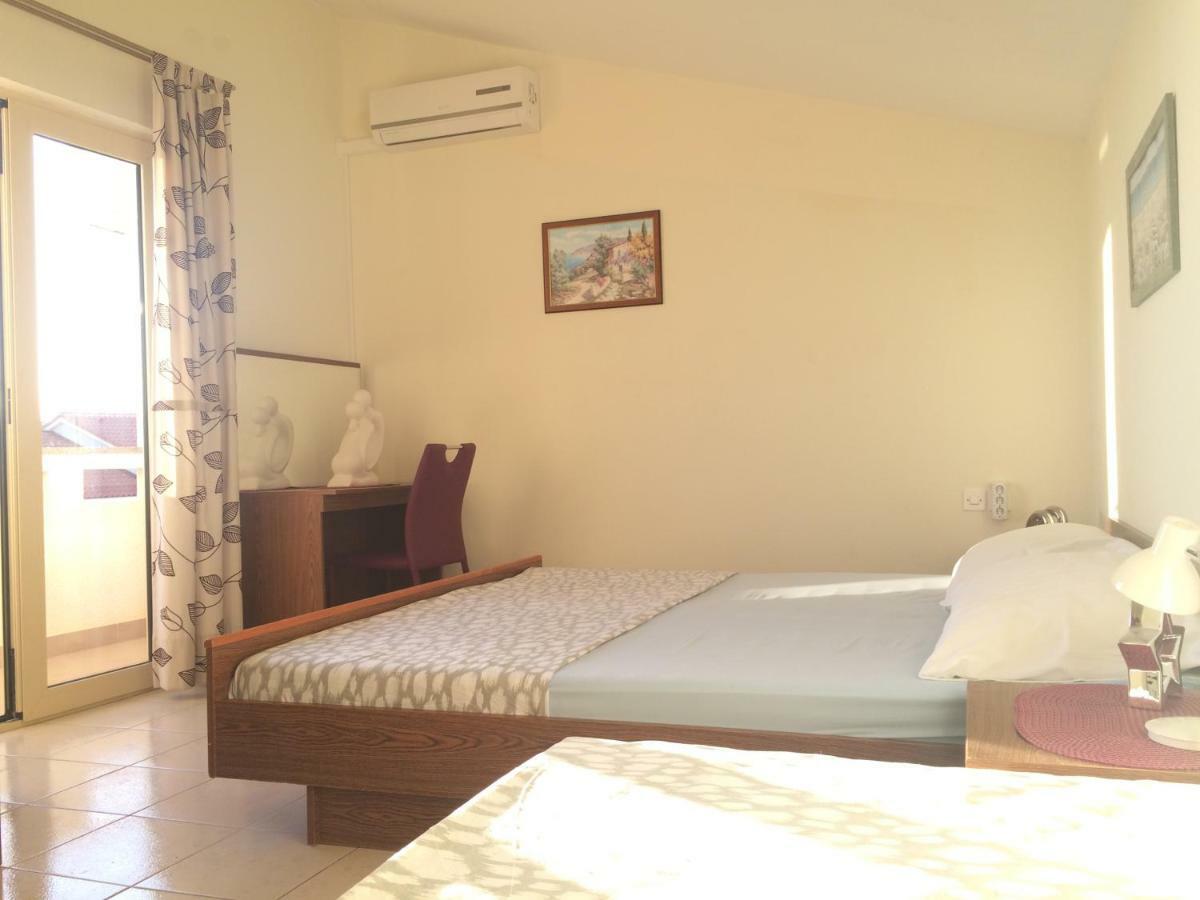 Apartmani Emilio Новаля Екстериор снимка