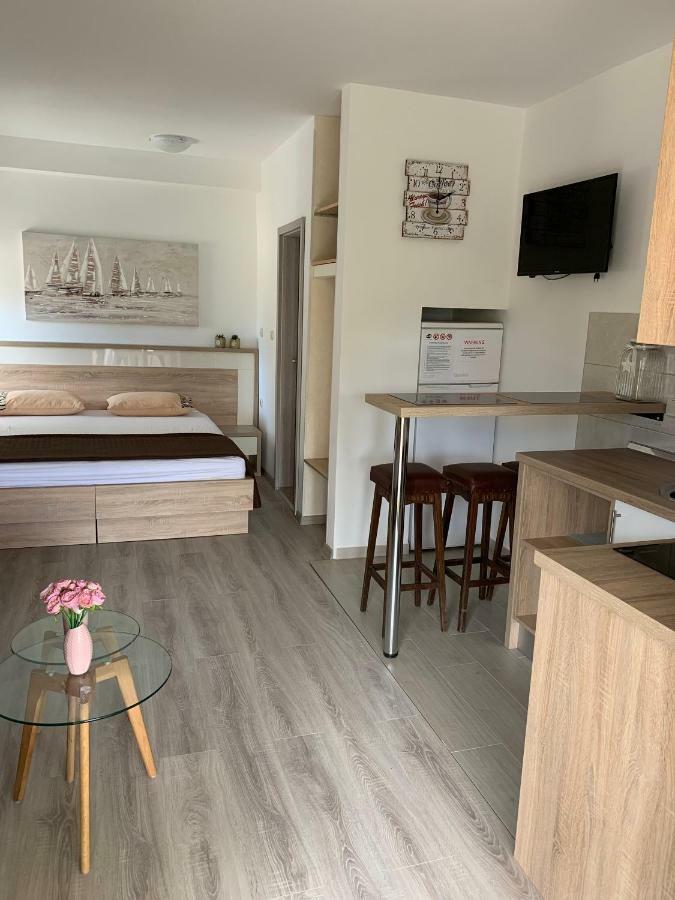 Apartmani Emilio Новаля Екстериор снимка