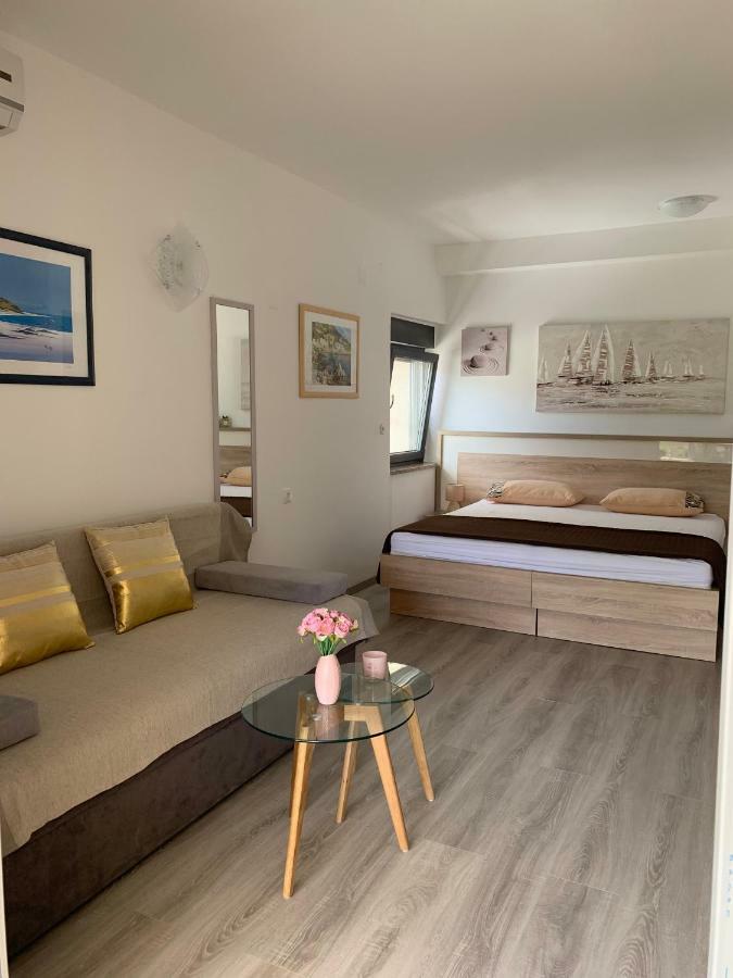 Apartmani Emilio Новаля Екстериор снимка